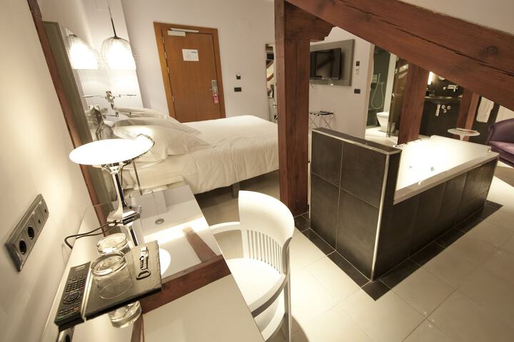 Room 12 of 131