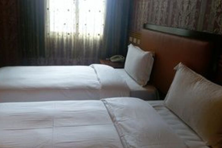 Room 7 of 27