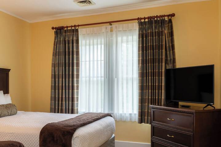 1 King Bed Resort View (26 of 40)
