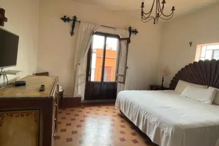 Room 3 of 9