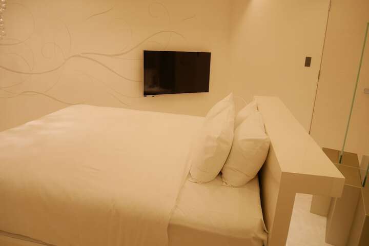 Room 7 of 72