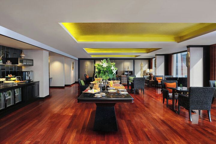 Lounge 97 of 129