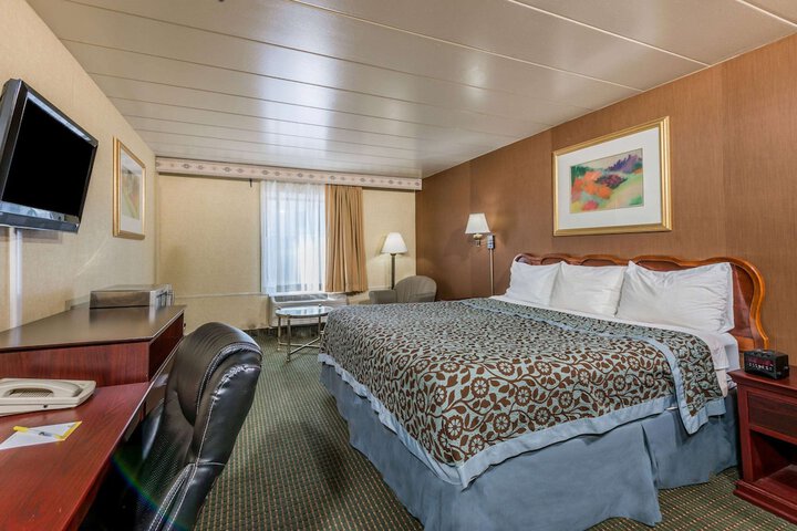 1 King Bed (7 of 7)