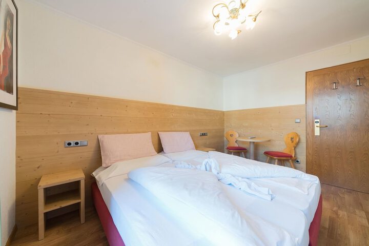 Room 3 of 79