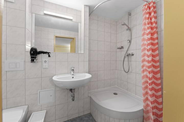 Room 32 of 35