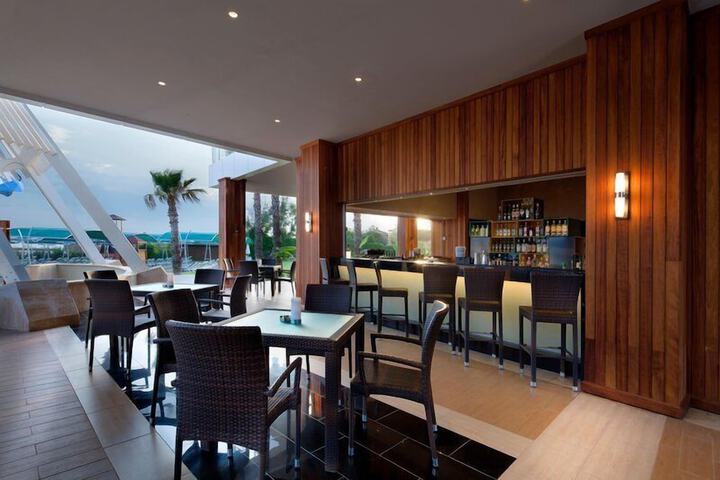 Lounge 160 of 227