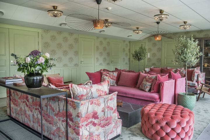 Lounge 55 of 60