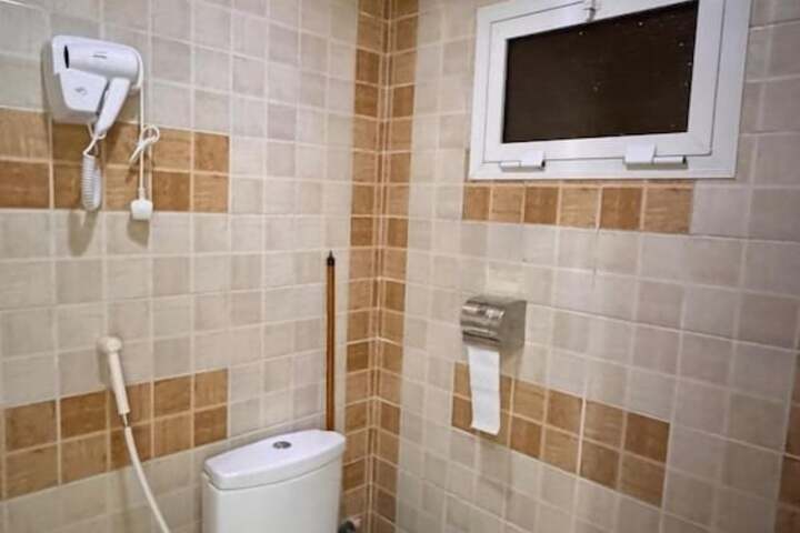 Room 9 of 12