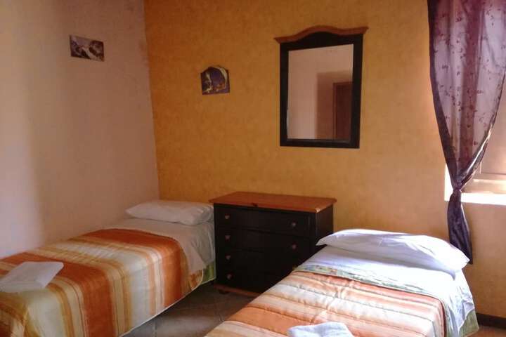 Room 10 of 35
