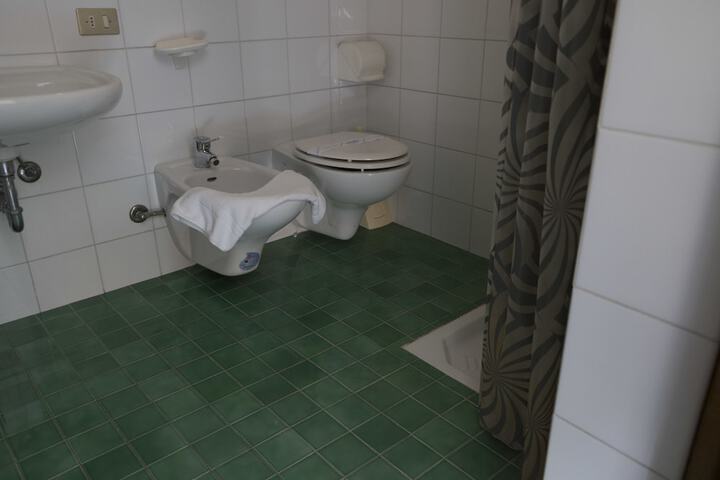 Room 30 of 36