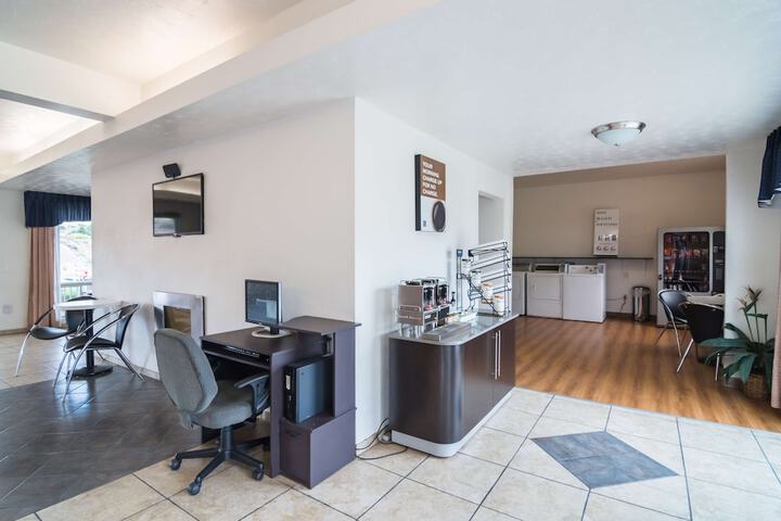 Business Center 83 of 106