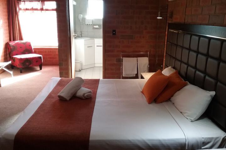 Room 6 of 36