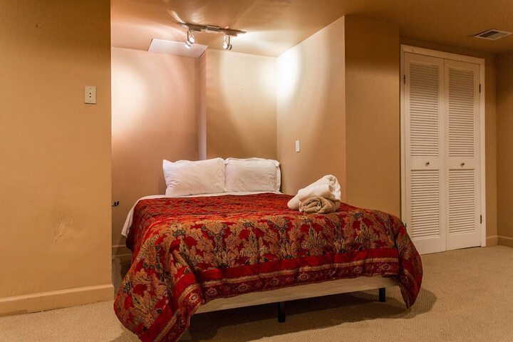 Room 5 of 44
