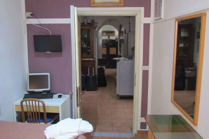 Room 3 of 61