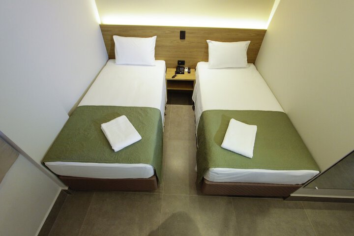 Room 12 of 32