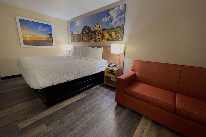 1 King Bed (7 of 11)