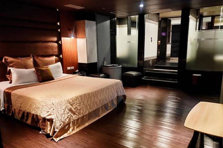 Room 25 of 68