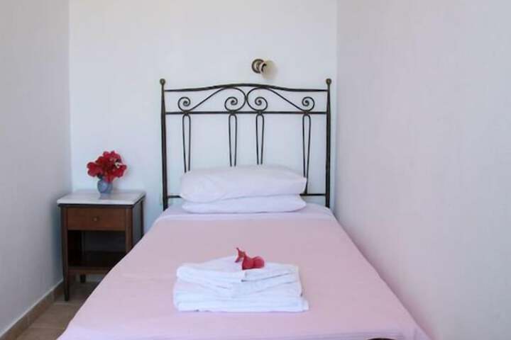 Room 8 of 33