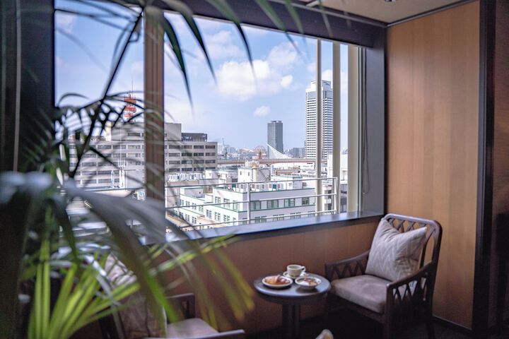 Lounge 102 of 113