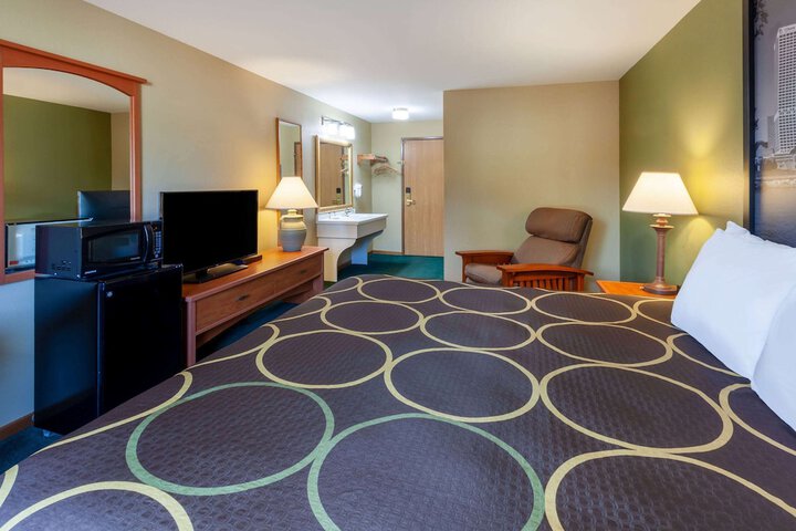 1 King Bed (7 of 11)