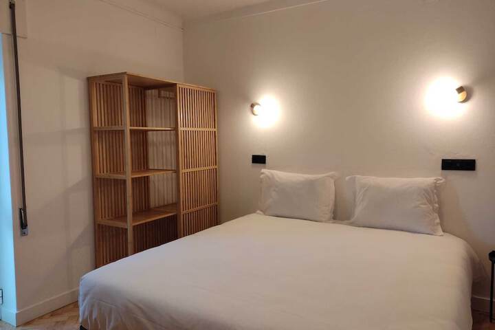 Room 8 of 27
