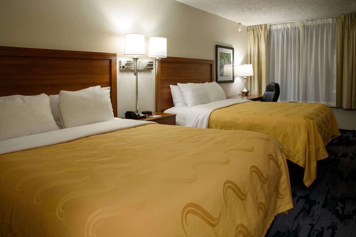 2 Queen Beds (4 of 7)