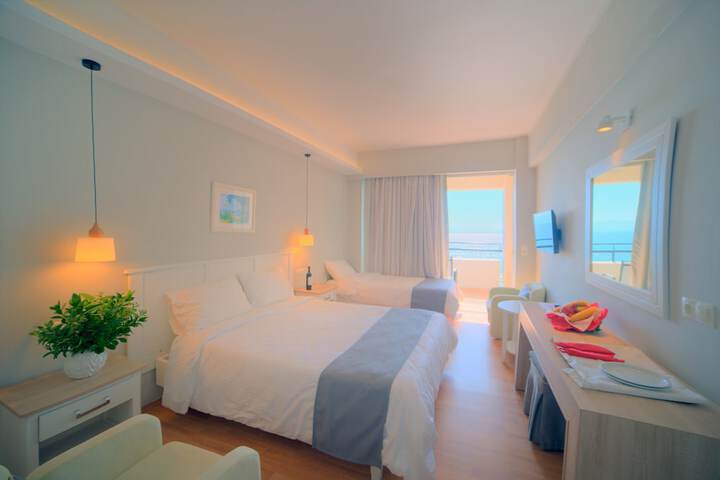 Room 10 of 208