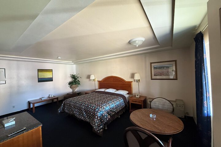 Room 8 of 23