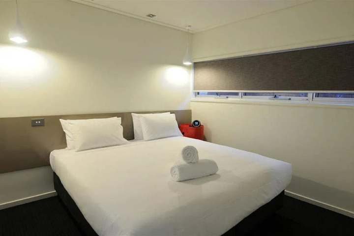 Room 5 of 12
