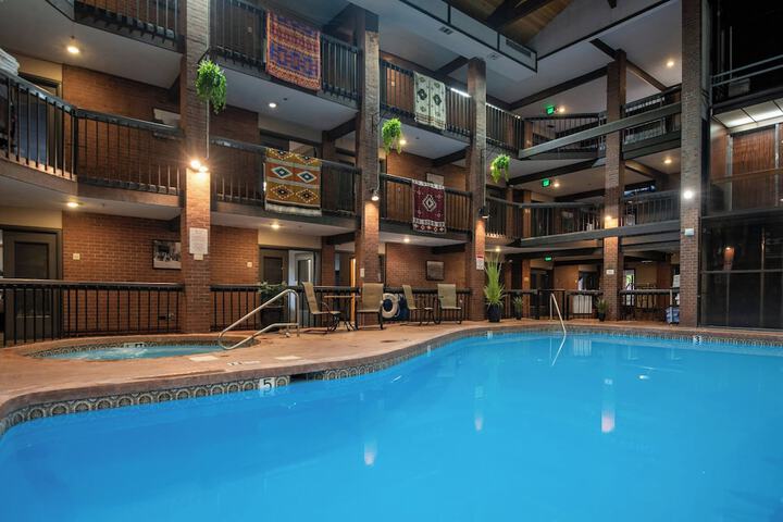 Pool Hotel