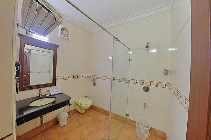 Room 12 of 48