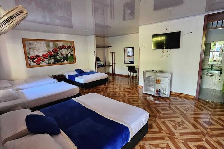 Room 10 of 38