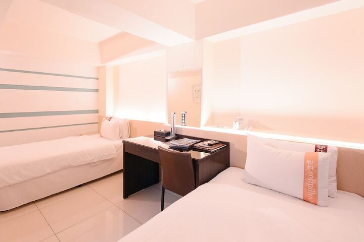 Room 10 of 37