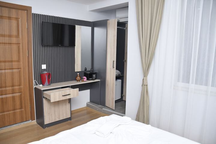 Room 13 of 28