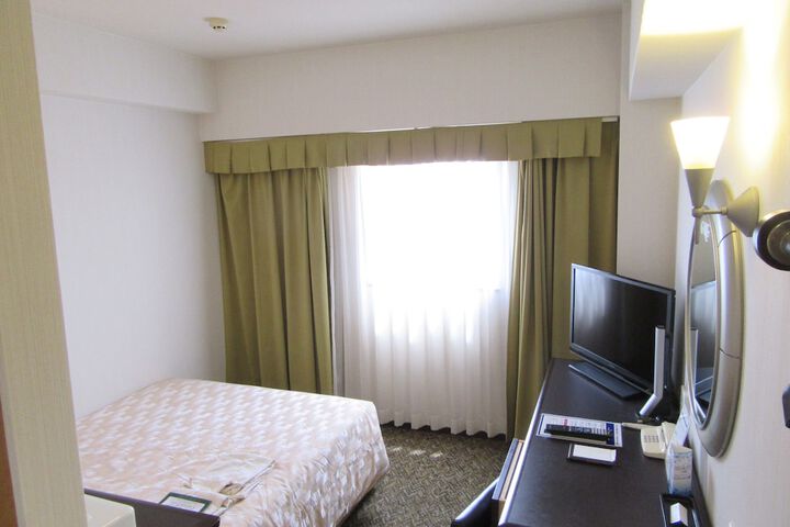 Room 12 of 103