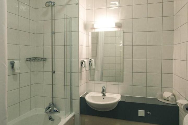 Room 45 of 60