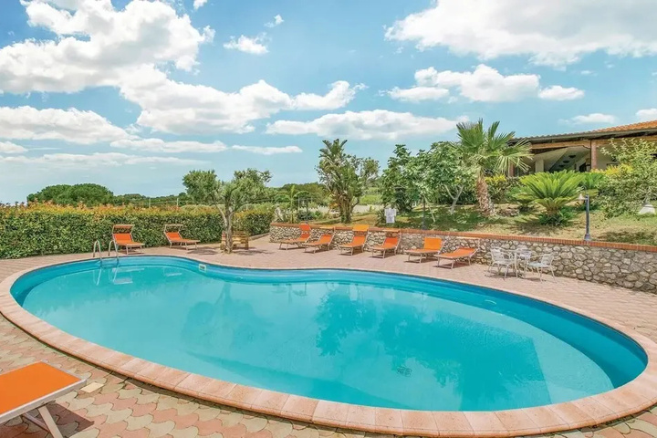 Pool 5 of 12