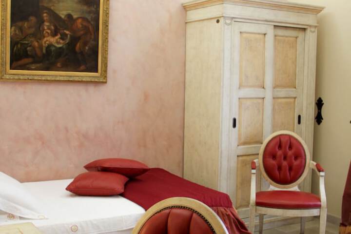 Room 15 of 107