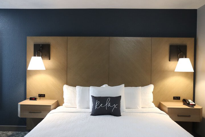 1 King Bed (22 of 37)
