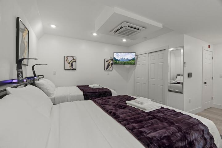Room 5 of 82