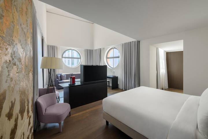 Room 41 of 213