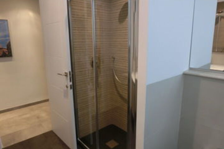 Room 5 of 20