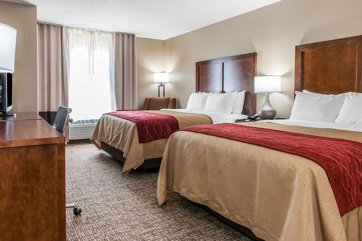 2 Queen Beds (6 of 10)