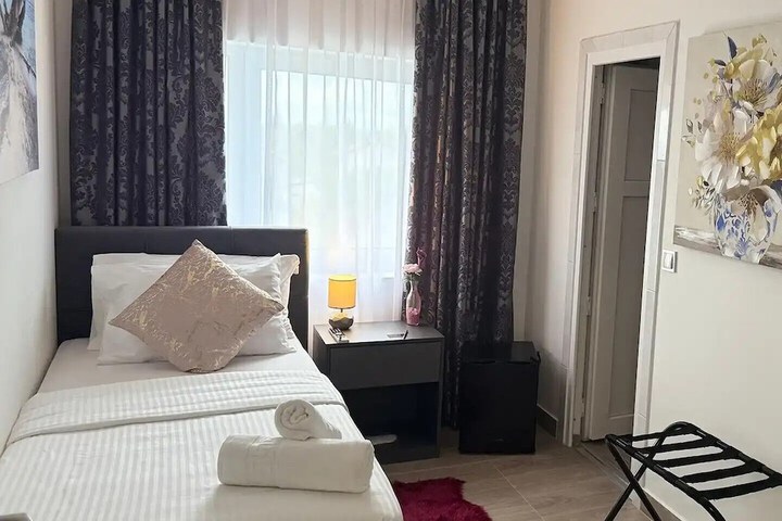 Room 5 of 41