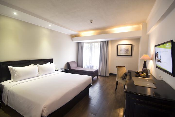 Room 9 of 38