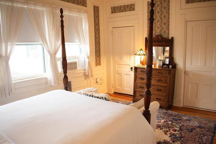 Room 115 of 290