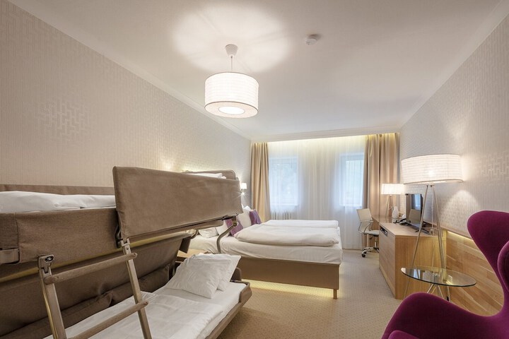 Room 30 of 80