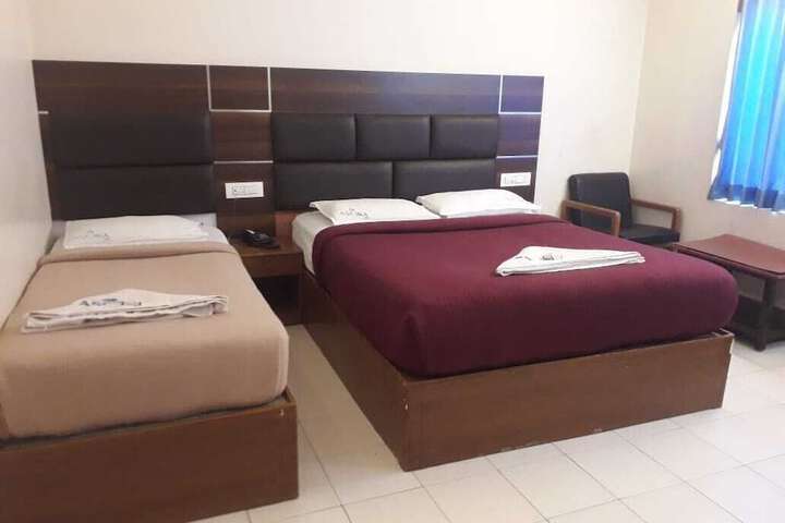 Room 4 of 8