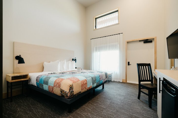 Room 6 of 13