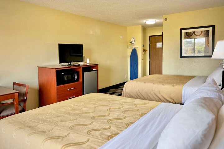 2 Queen Beds (9 of 43)
